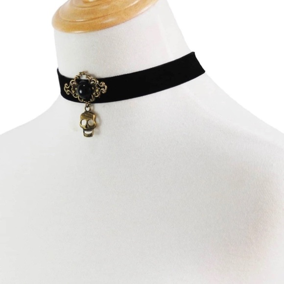 Gothic medieval 🏰 skull chocker - Picture 3 of 3